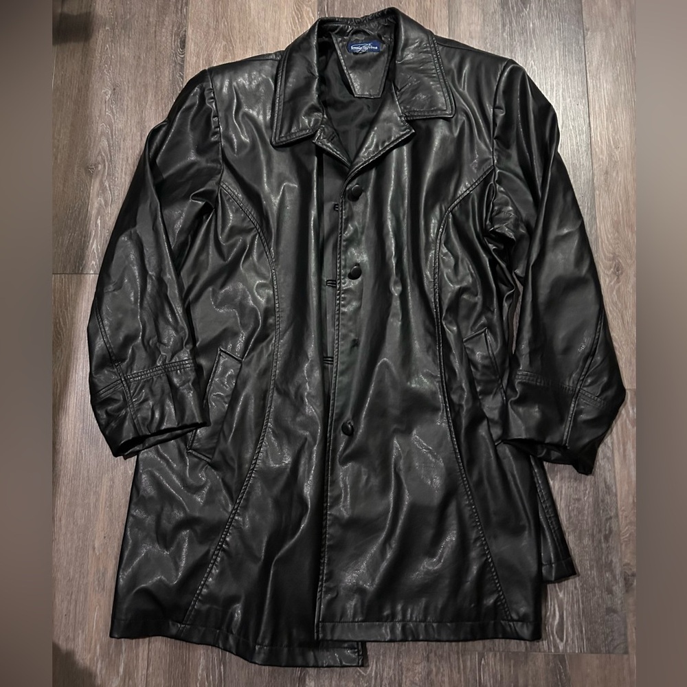 Vintage-Inspired Men's Black Faux Leather Trench Coat